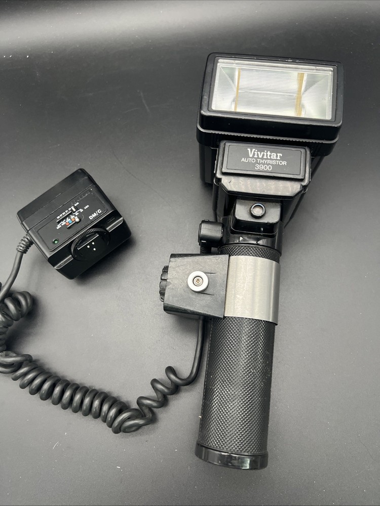 Vivitar 3900 Auto Thyristor and Remote Sensor Flash Untested