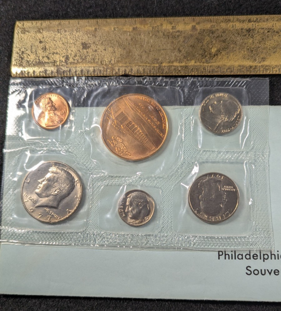 1977 P Mint Souvenir Uncirculated Coin Set