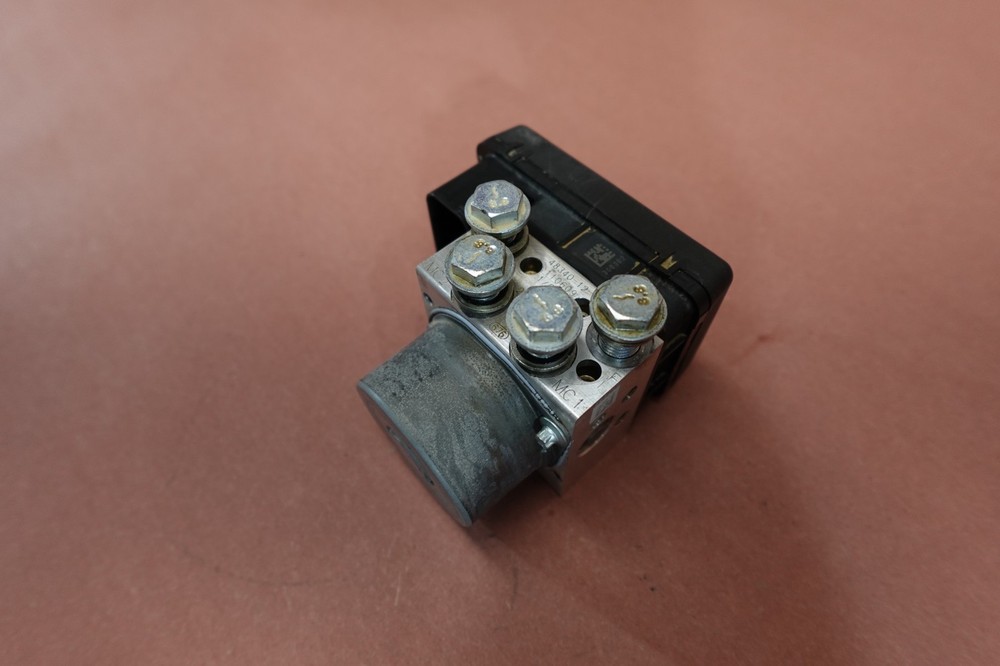 2012-2015 Harley Davidson FLD Switchback ABS BRAKE PUMP MODULE