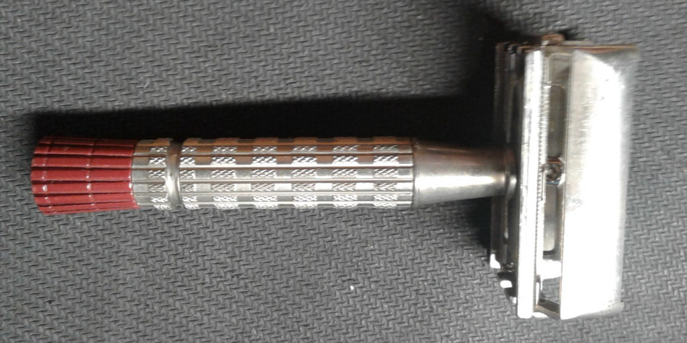 Gillette Red Tip Razor, B 4 Date Code, nice