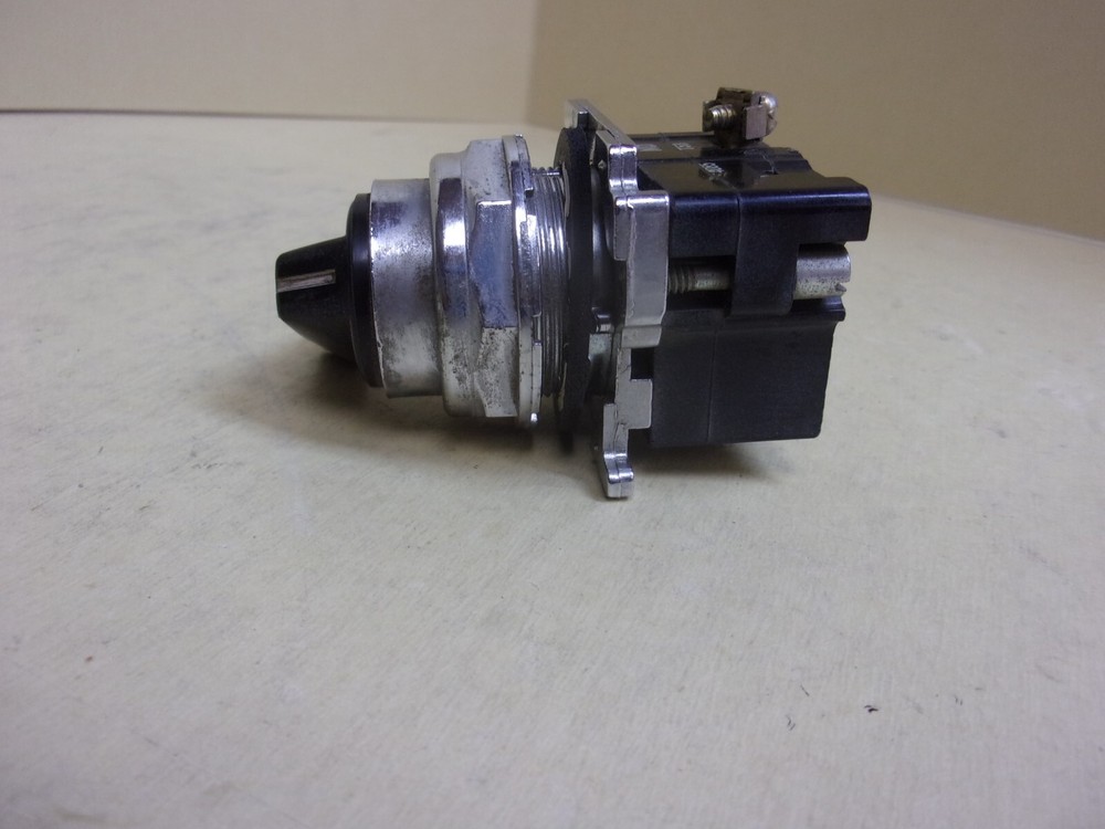 Cutler Hammer Black Knob 2-Position Maintained Selector Switch