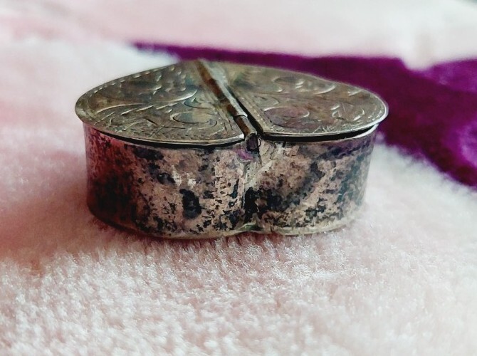 Vintage Heart Shape Sterling Silver Bedside Table Trinket or Pill Box refdiscase