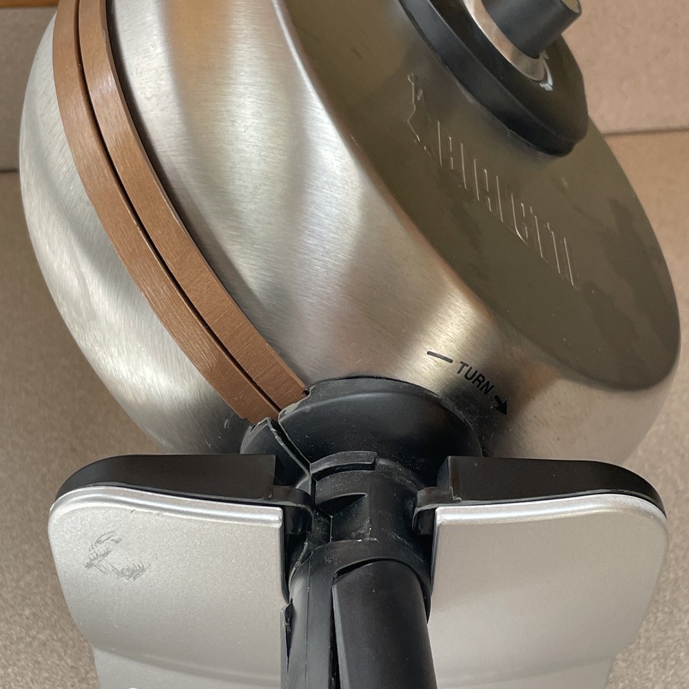 Bialetti Copper Titanium Ceramic Nonstick Turn Belgian Waffle Maker TSK-2901BW