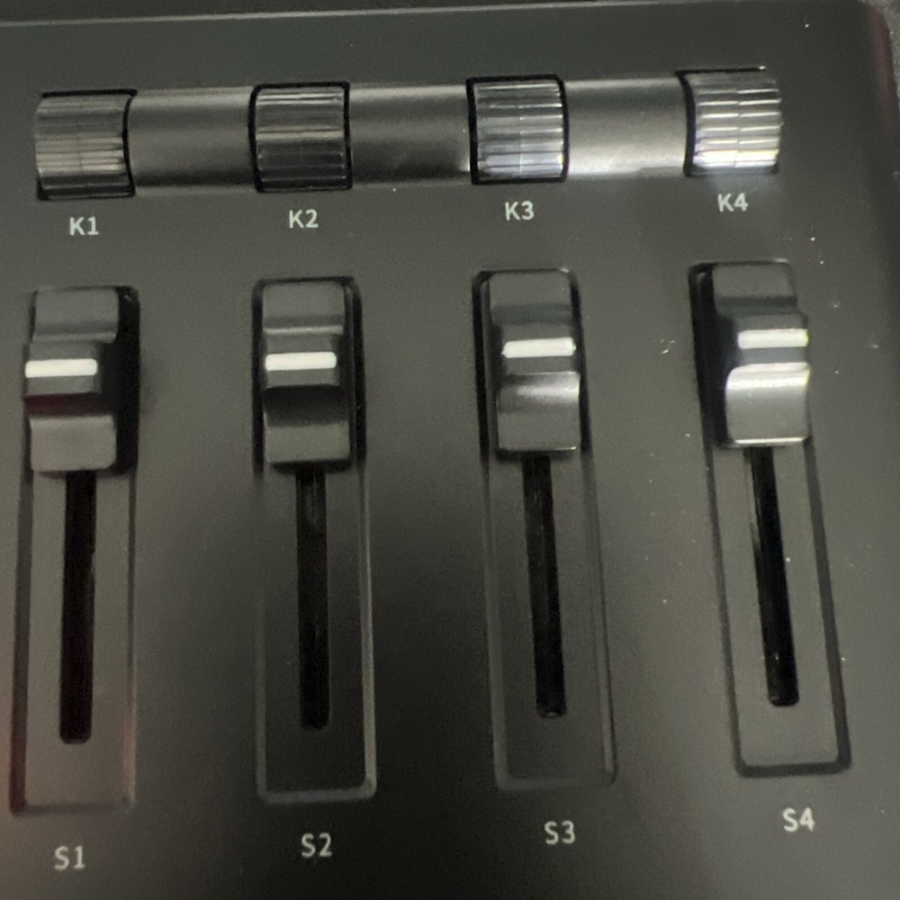 Donner DMK-25 PRO MIDI Keyboard Controller