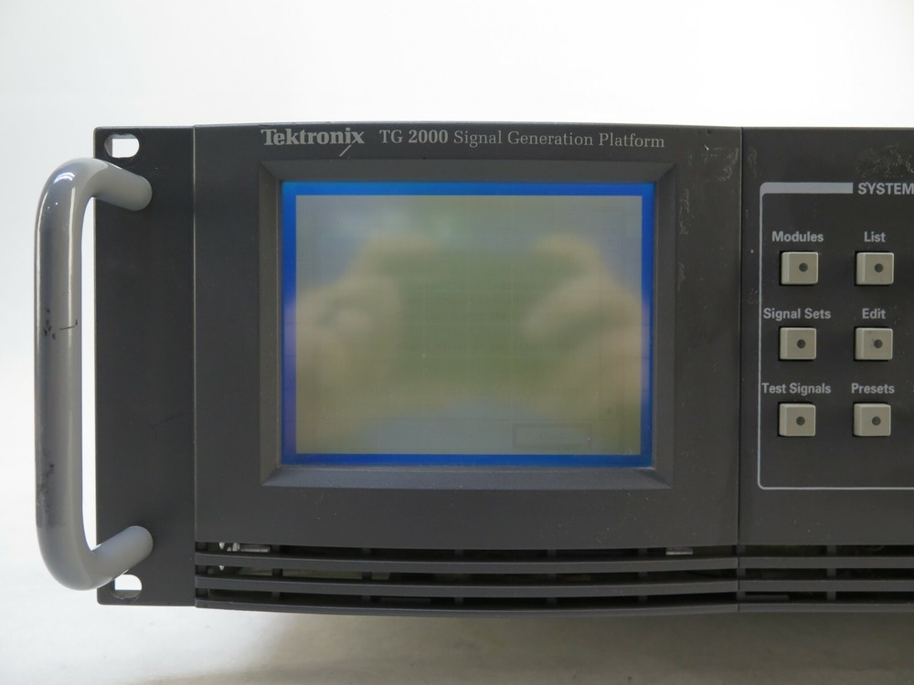 Tektronix TG2000 VIDEO GENERATOR With Modules: CPU, GP1, AVG1, BG1, Clock