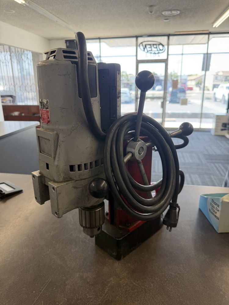 Milwaukee 4202 Electromagnetic Drill Press (1106628)