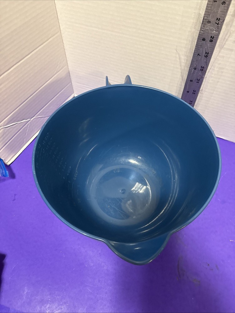 18 Cup Teal Plastic Mixing Bowl With A Handle Prepara