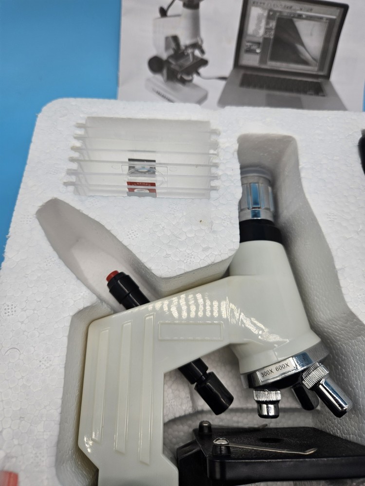 Celestron Digital Microscope Kit 40X to 600X Power OPEN BOX