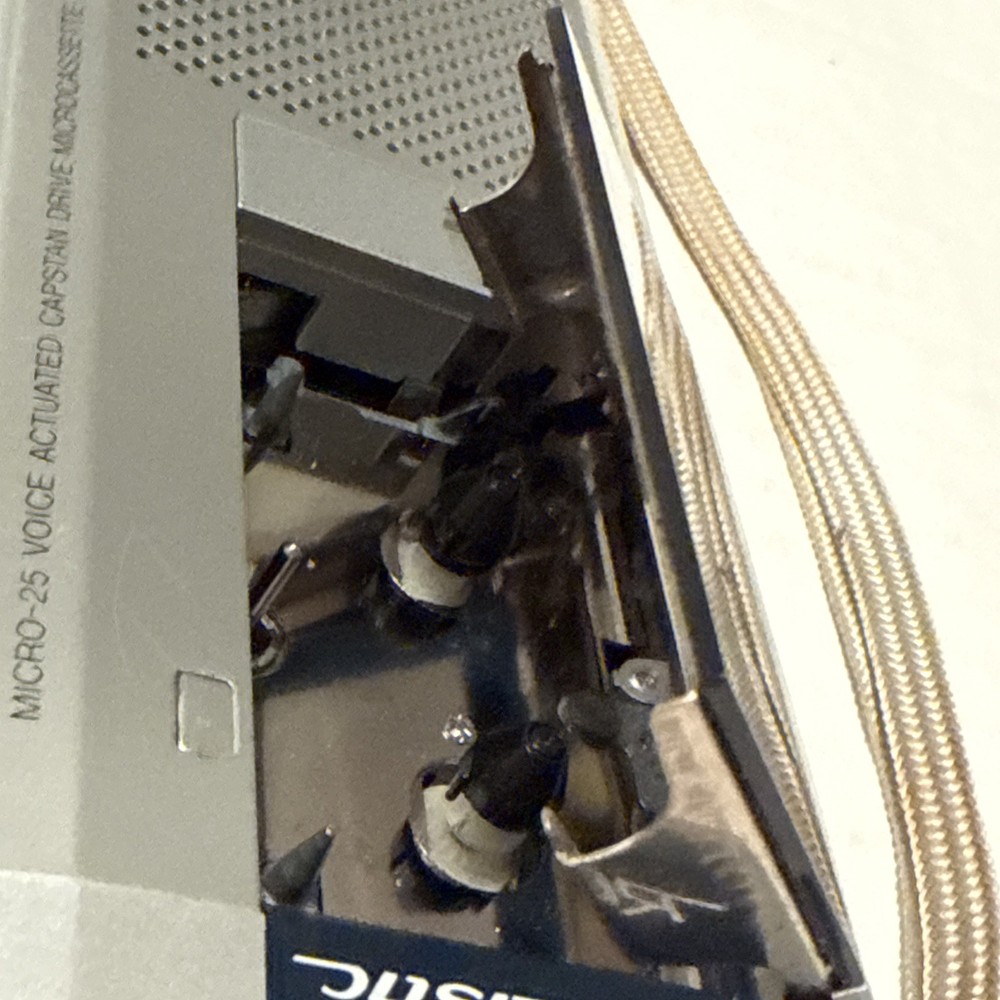 REALISTIC MIRCO-25 VOICE ACTIVATED CAPSTAN DRIVE MICROCASSETTE RECORDER