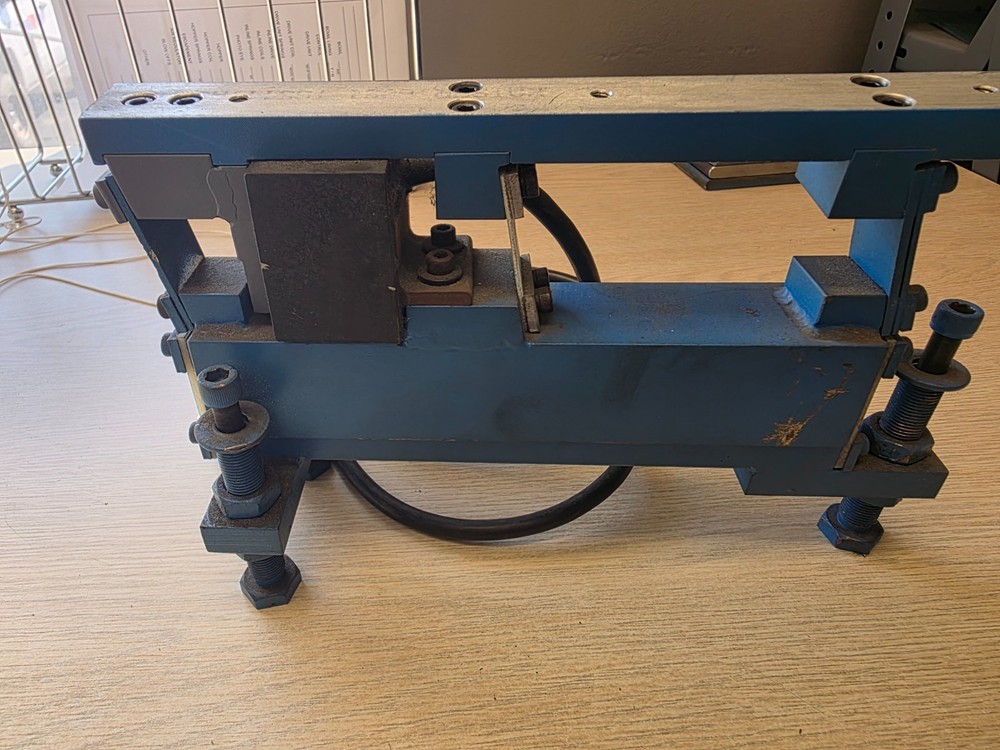 J&J Engineering 3-Post Mini Inline Driver, 120V