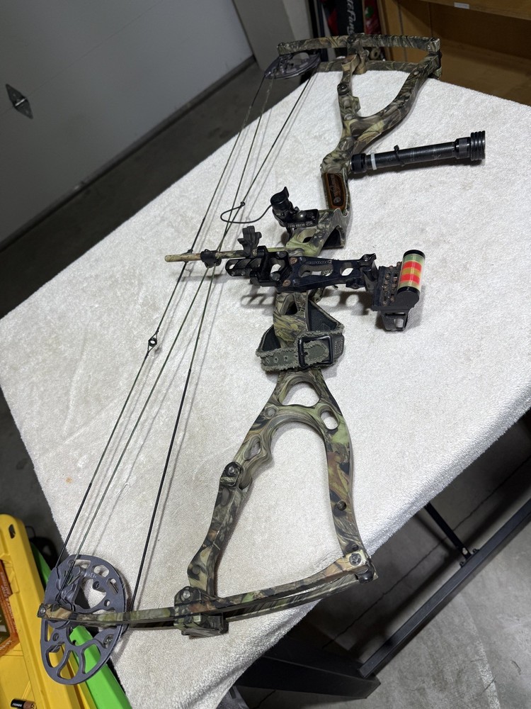 Bowtech Commander - Right Hand - 50lbs - 29" - Mossy Oak Finish