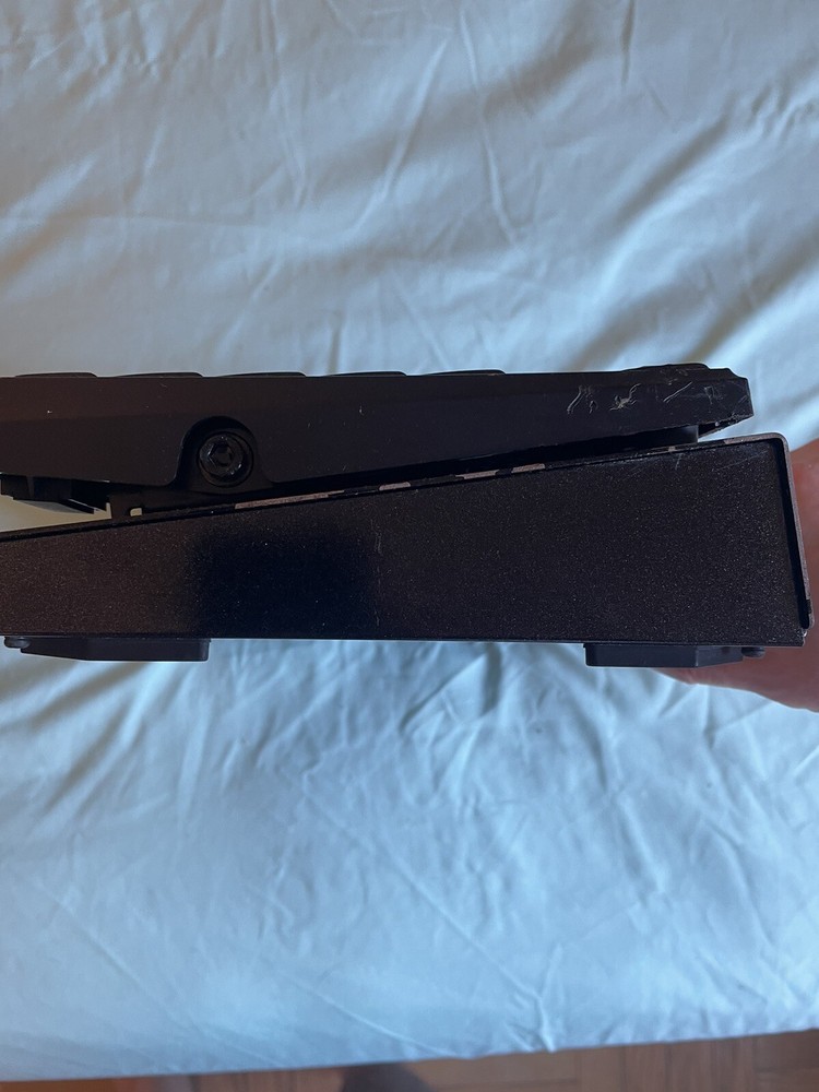 boss me-25 guitar multi-effects pedal