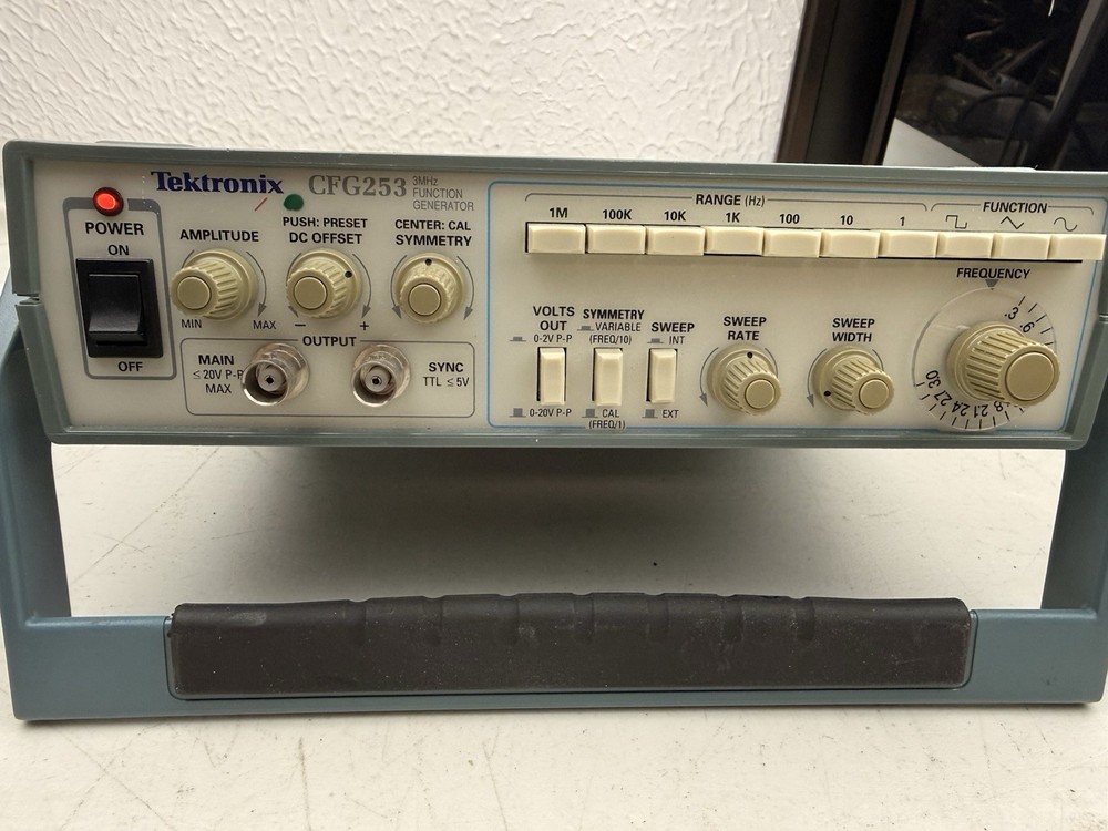 TEKTRONIX CFG253 3MHz FUNCTION GENERATOR