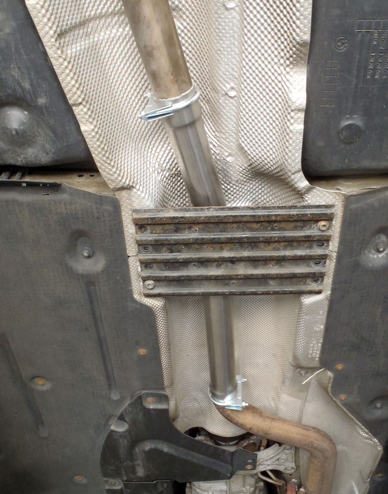BMW 330D Mid silencer replacement pipe centre box delete de-res pipe