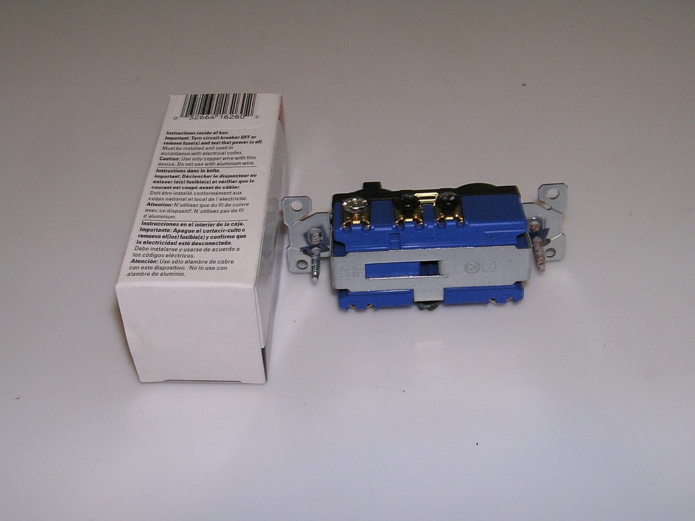 lot of 10 COOPER WIRING DEVICES 294B COMBINATION 3- WAY SWITCH AND PILOT LIGHT