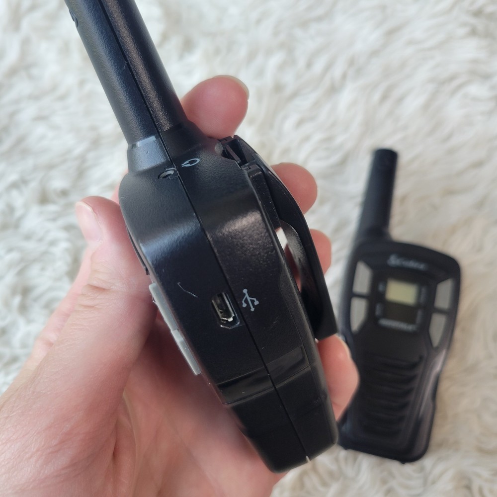 Cobra Two-Way Radio Microtalk Model ACXT145 + Manual