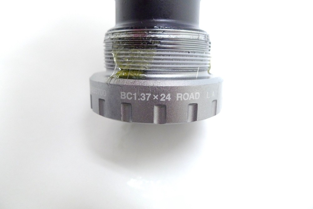 Shimano 105 SM-BB5700 BSA Bottom Bracket