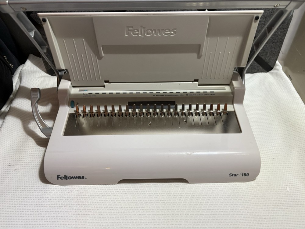 Fellowes Star+ 150 Manual Comb Binding Machine
