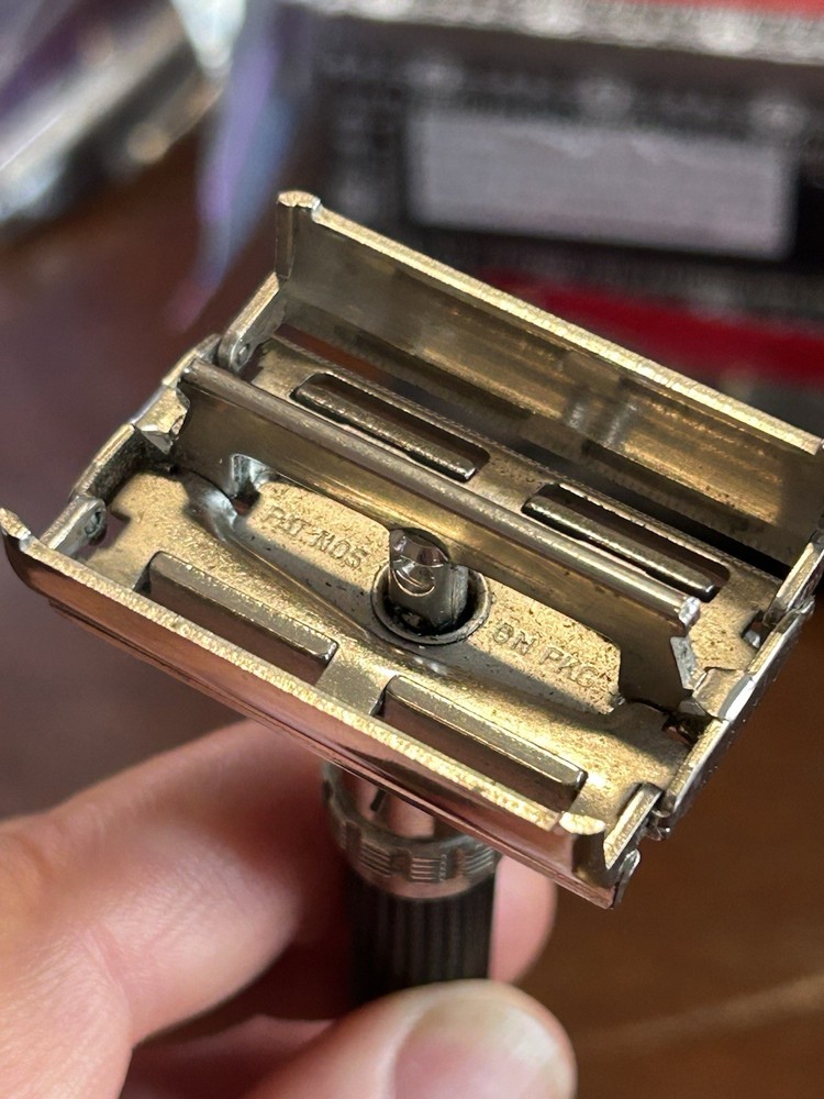 Vintage Gillette Black Handle Adjustable Safety Razor O4 Code in Box Great Cond.