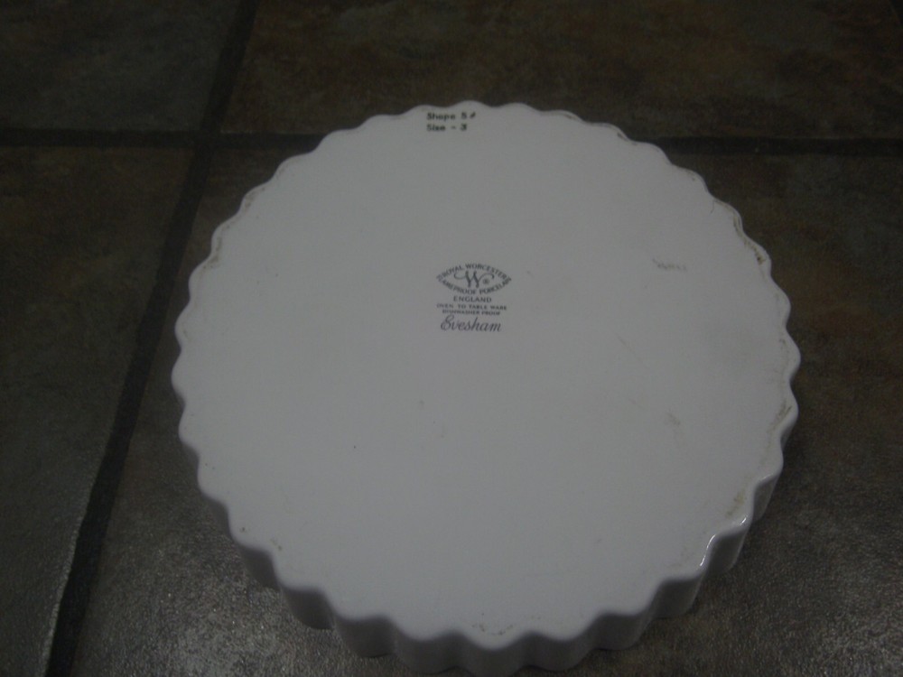 ROYAL WORCESTER ~ EVESHAM GOLD ~QUICHE ~ 7¾" OD x 1¼" H ~ EUC