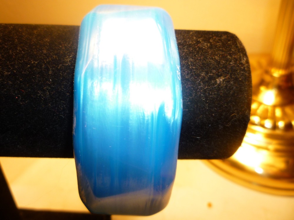 vintage blue glossy lucite bangle bracelet