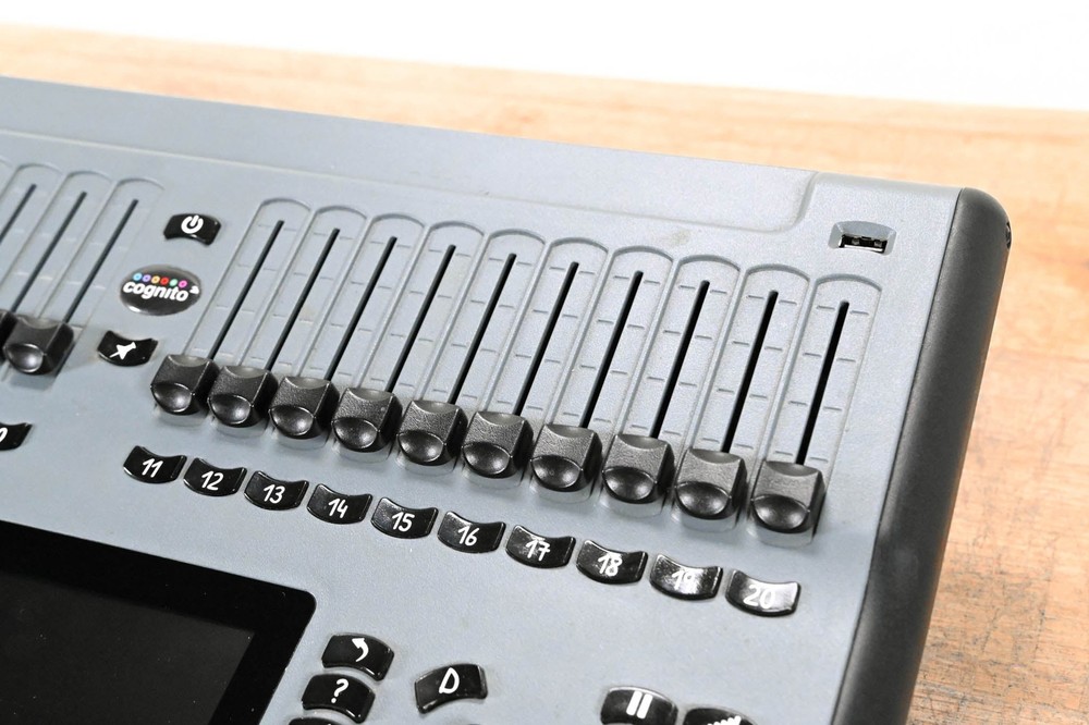 Pathway Connectivity Cognito2 PRO512 Lighting Console with 512 Outputs CG01D70