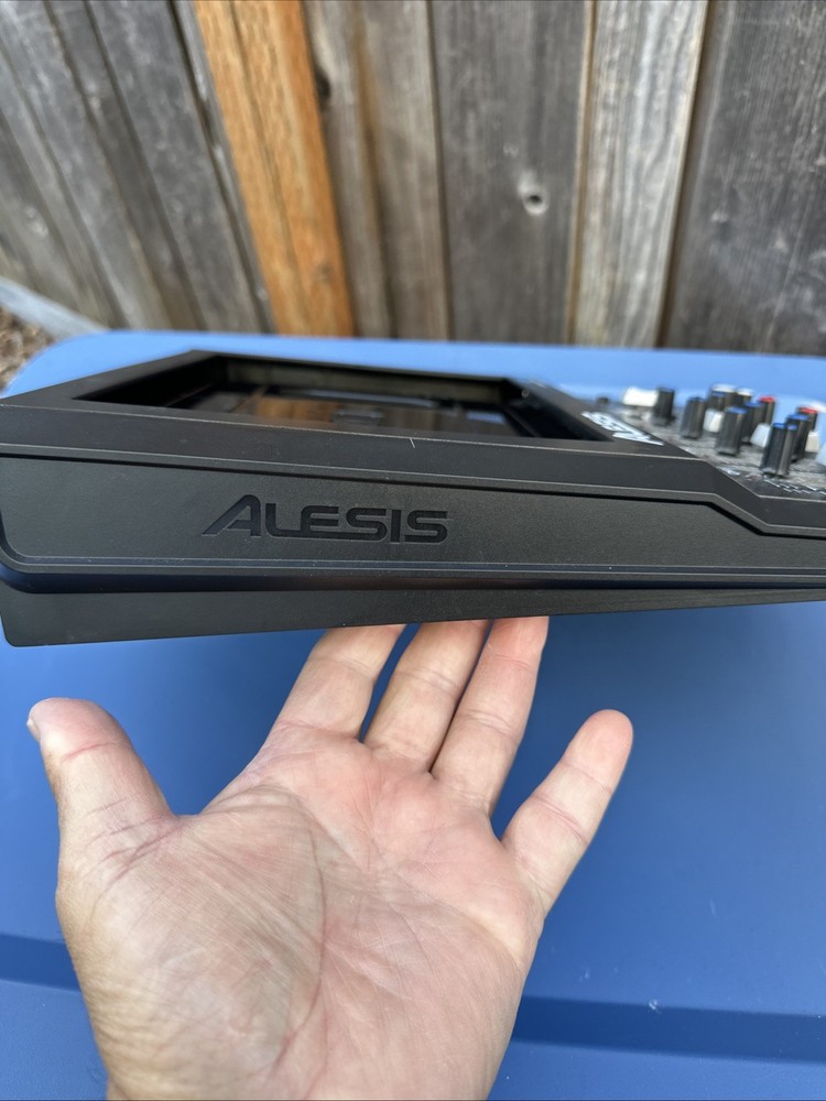 Alesis iOMIX 4 Channel RecorderiPad Audio Interface