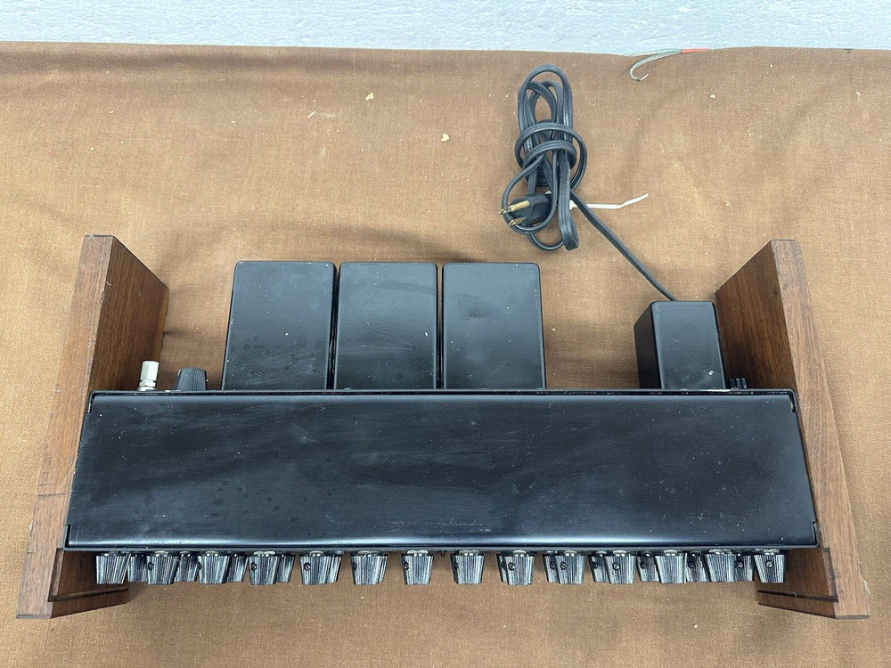 White Vintage Instruments Equalizer Model 4002 (2 counts)