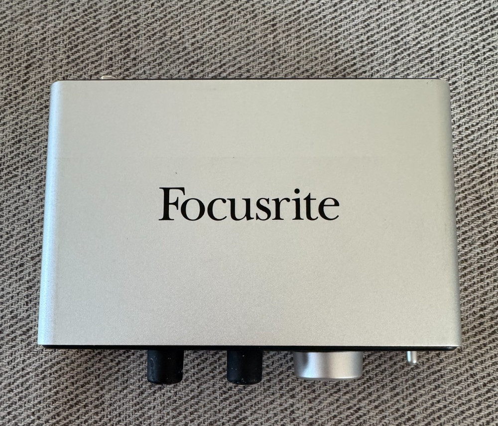 Focusrite iTrack Solo - WITH DEVICE LINK CABLE INCLUDED