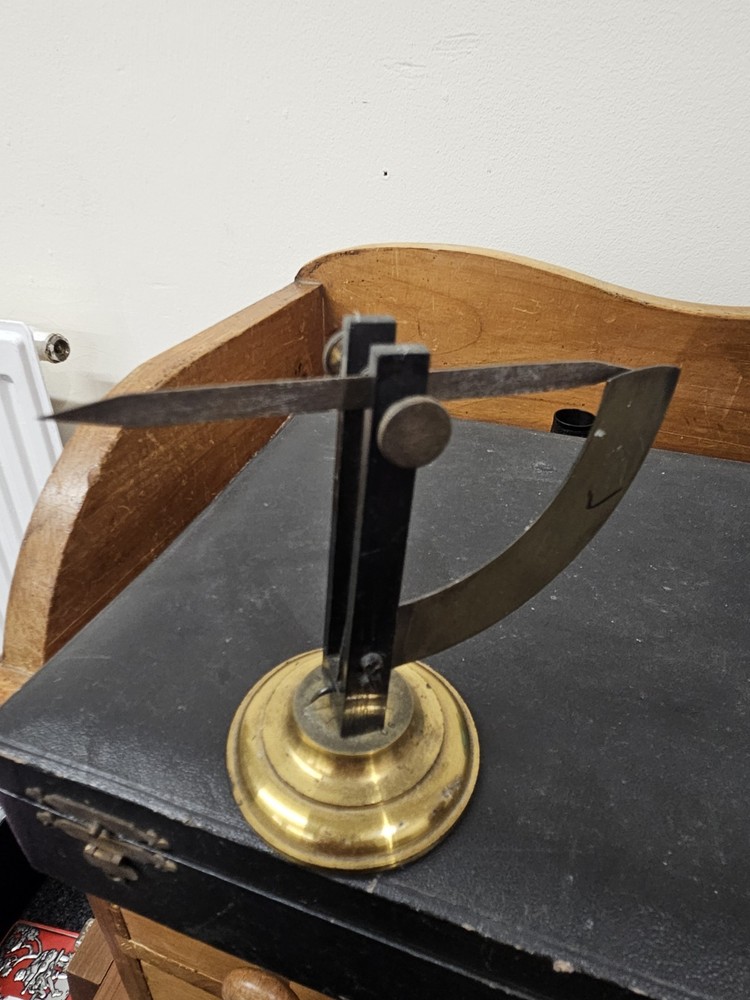 antique Measureing Insrument