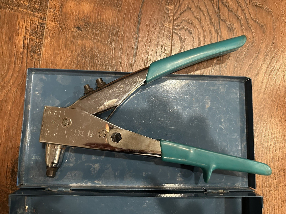 Star Blind Rivets w/ Rivets.