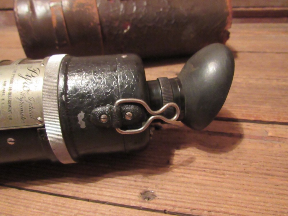 VINTAGE PYRO OPTICAL PYROMETER THERMOMETER