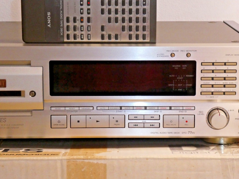 Sony DTC-77ES high-end DAT recorder champagne original packaging, 110 V, serv...