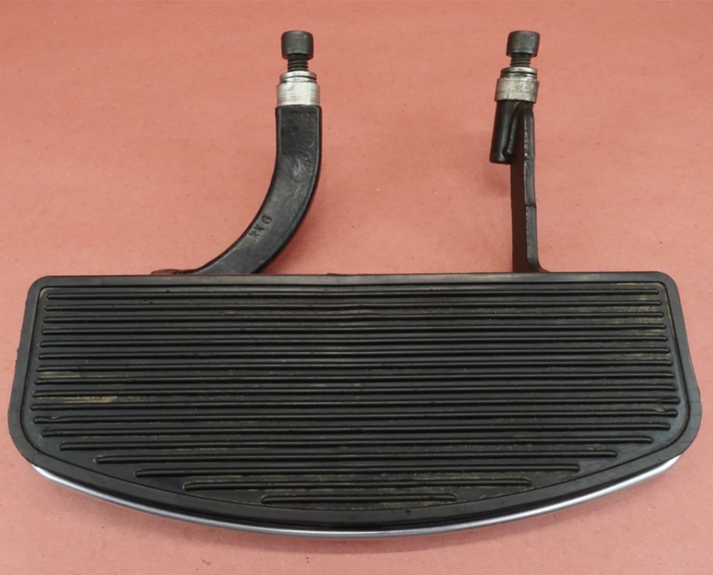2000-2005 Harley Davidson Electra Glide RIGHT FRONT FOOT REST PEG STEP