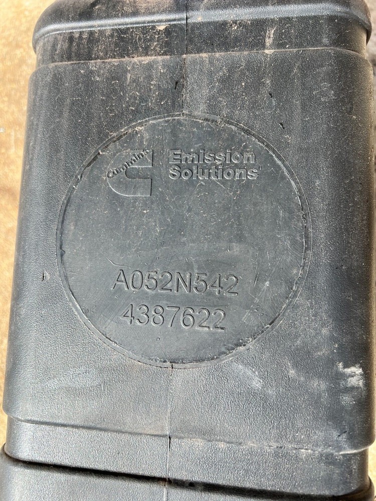 Cummings 4387622 Complete DEF tank with pump