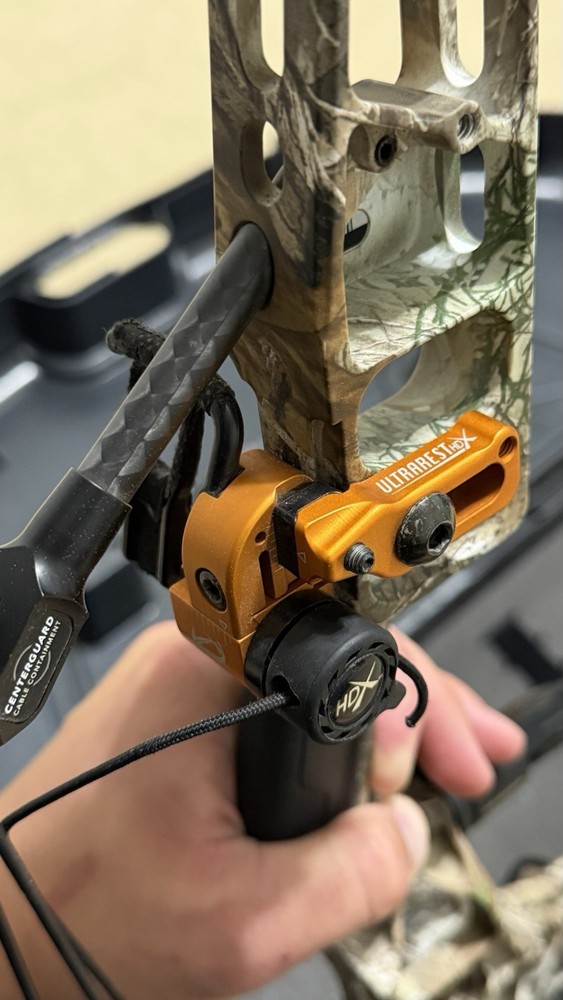 Mathews V3 27 RH Compound Bow Package