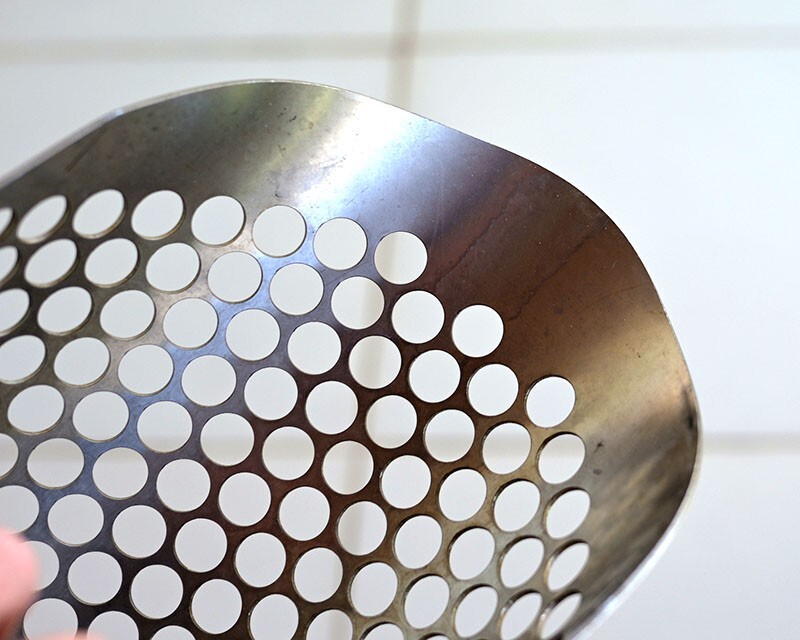 SuperMax metal detecting beach scoop with carbon fiber handle + + +