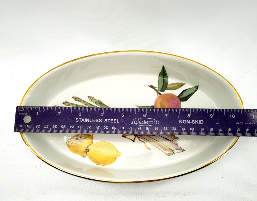 Royal Worcester Evesham Oval Serving / Baking Dish Shape 30 Size 4 asparagus