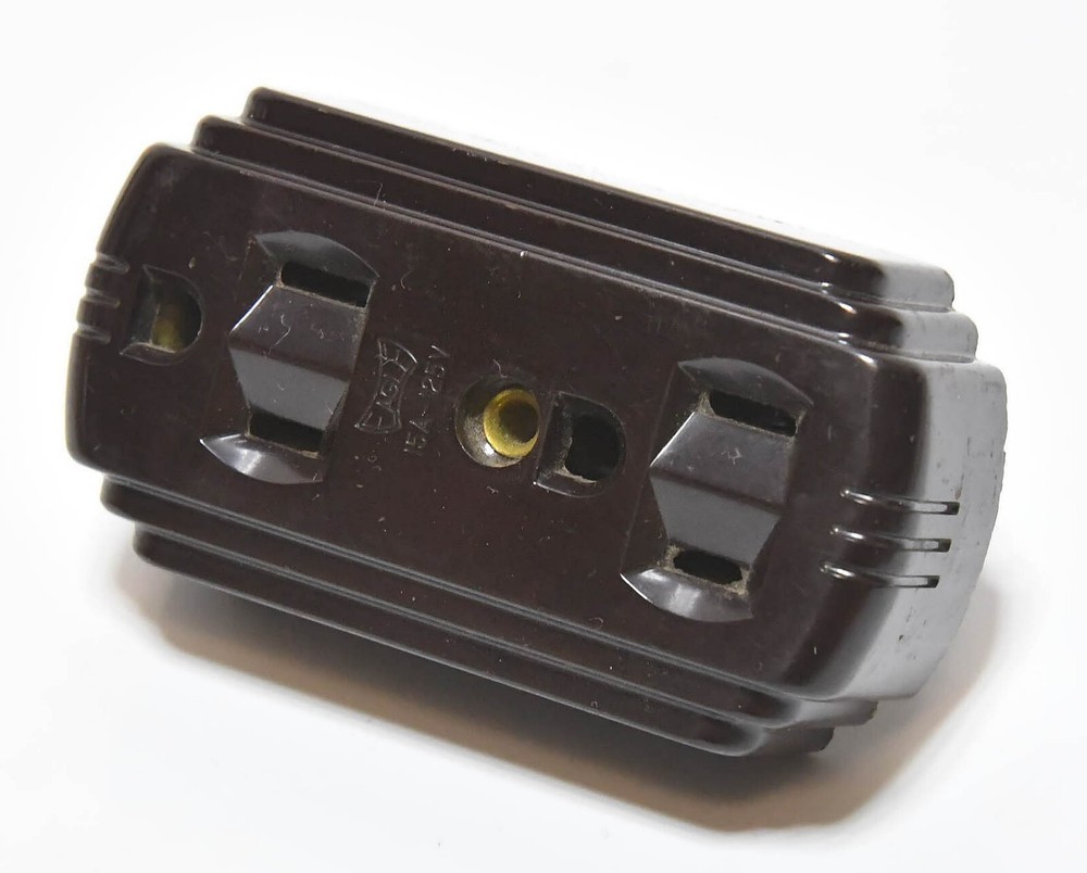 VINTAGE BROWN EAGLE BAKELITE DOUBLE OUTLET GROUND ADAPTER