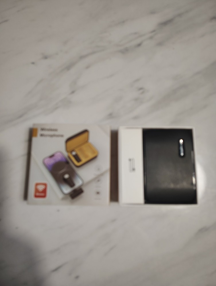 Wireless Microphone Clip-On Black with Charging Case