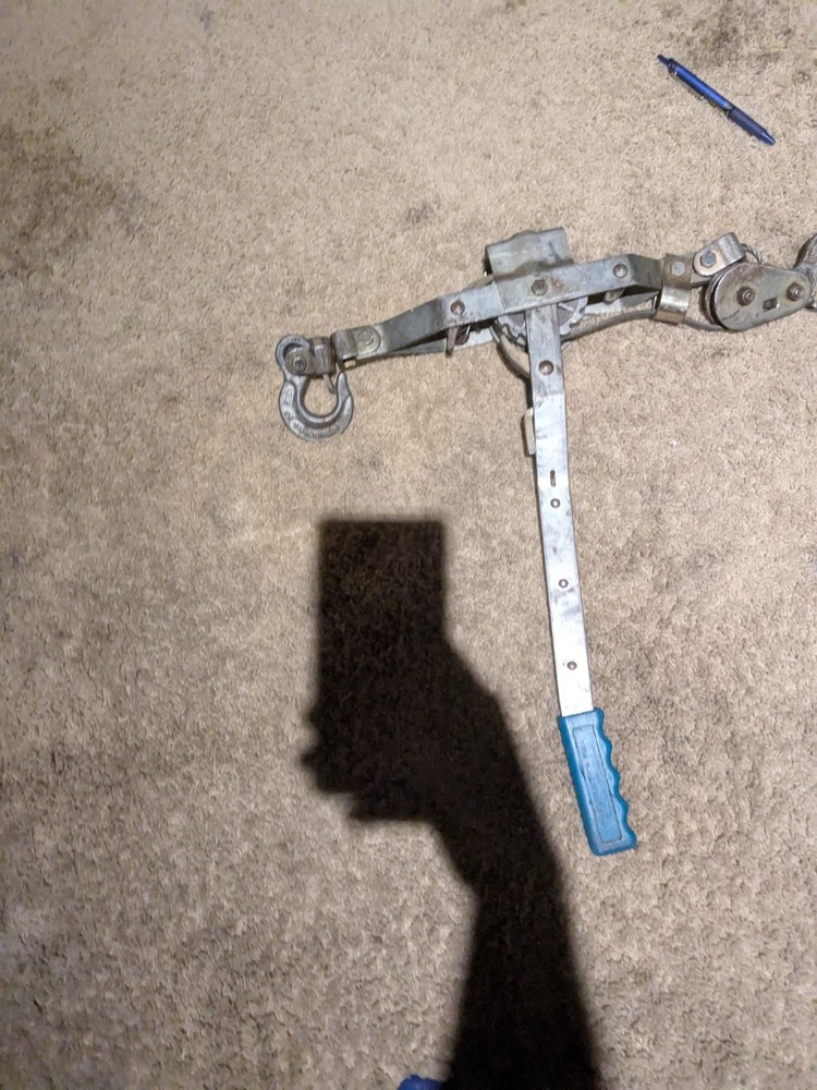 LIGHTLY USED COME ALONG WINCH MAXLIFT UNDER 4 TON/PULL FORCE 400 KG