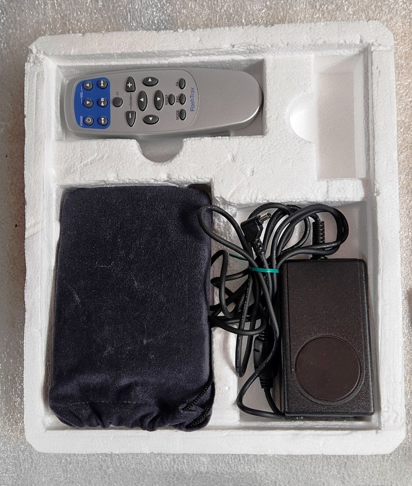 FlashTrax ~ FTX20 SmartDisk Digital Multimedia Storage & Player BUNDLE