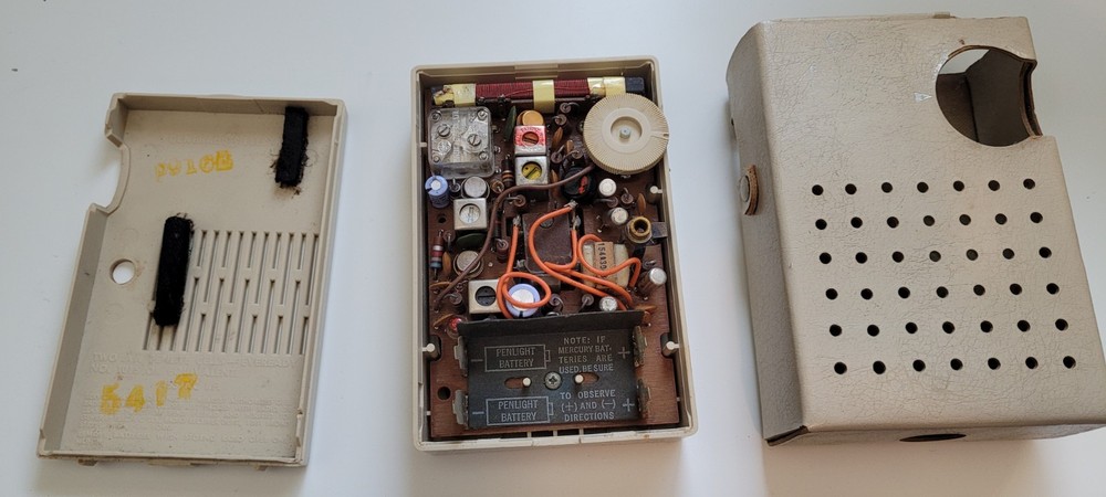 Vintage 1960s General ElectricTransistor Radio