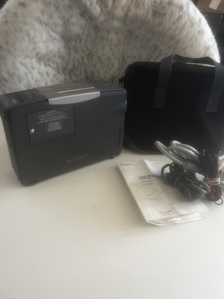 CPJ-D500 Sony LCD Projector w/ Case & Cables - Clean & Fully Functional!