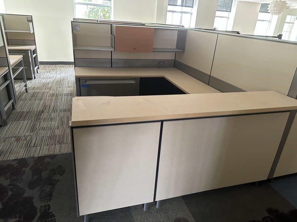 NICE HERMAN MILLER 6'X6' OFFICE CUBICLES WORKSTATIONS