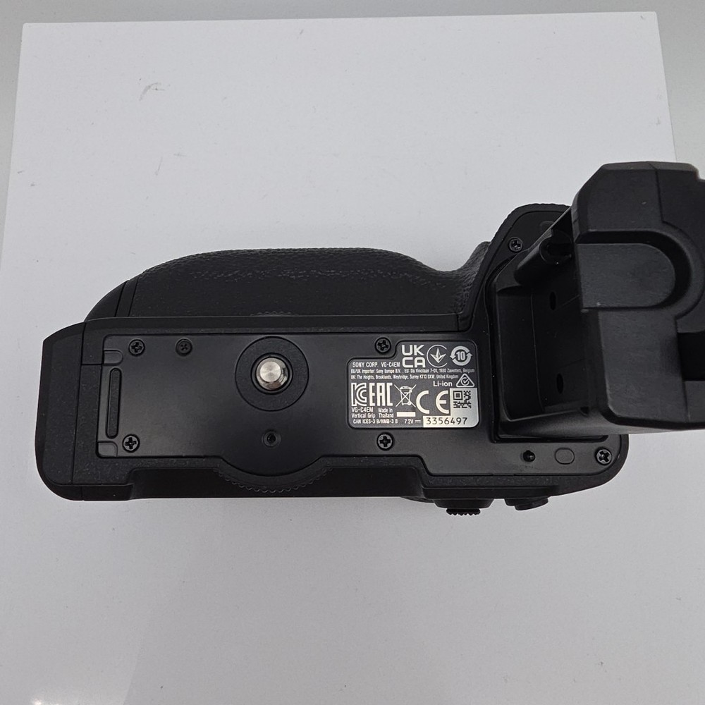 Sony Vertical Grip VG-C4EM- MISSING ONE SCREW FULLY FUNCTIONAL