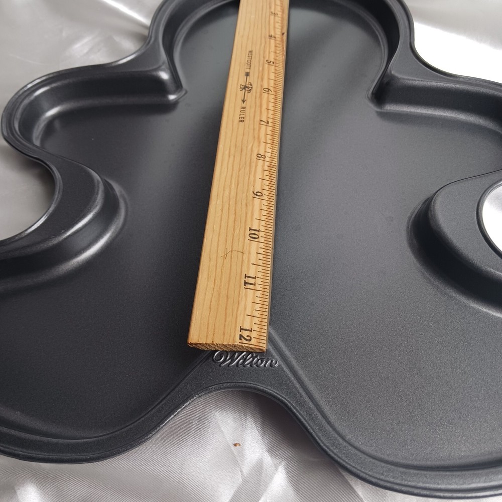 WILTON GINGERBREAD MAN COOKIE MOLD