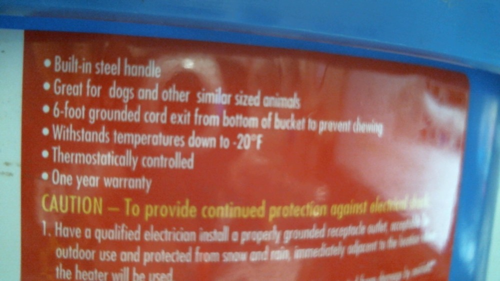 API Heated Plastic Bucket 9 Quart, Blue ***CRACKED*** (9HB) FS