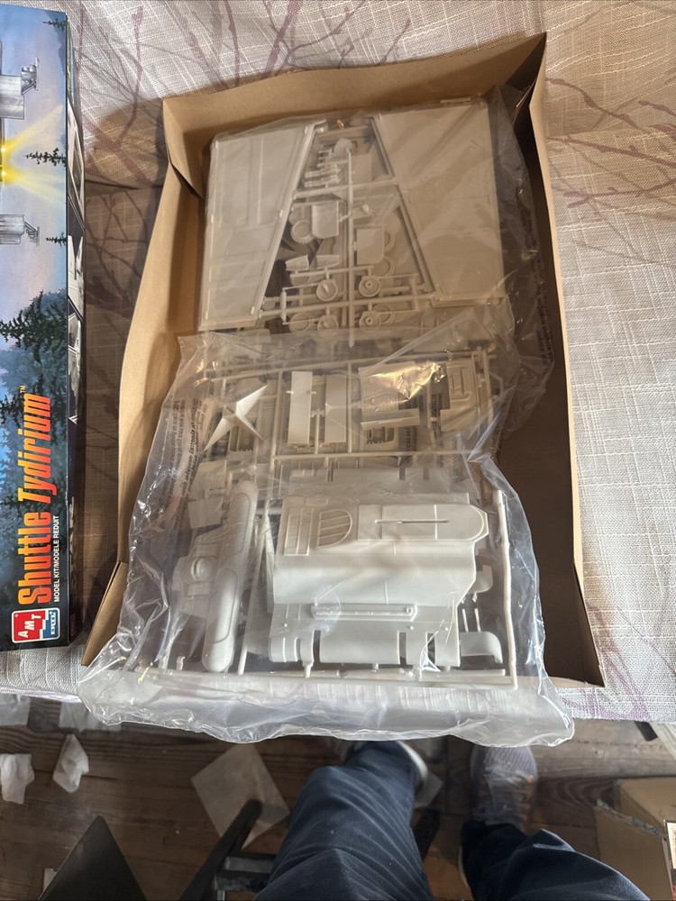 AMT/ERTL STAR WARS SHUTTLE TYDIRIUM COMMEMORATIVE EDITION MODEL KIT 8733-10DP