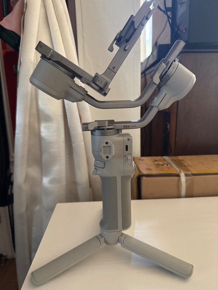 DJI RS 4 Mini Combo 3-Axis Gimbal Stabilizer - Unactivated